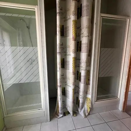 Les Coulisses Homestay